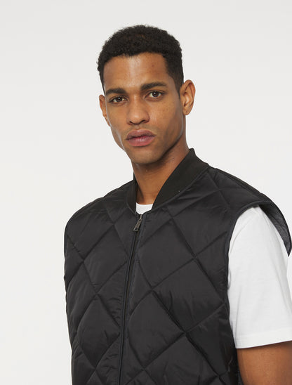 DIAMOND QUILTED VEST / BLACK